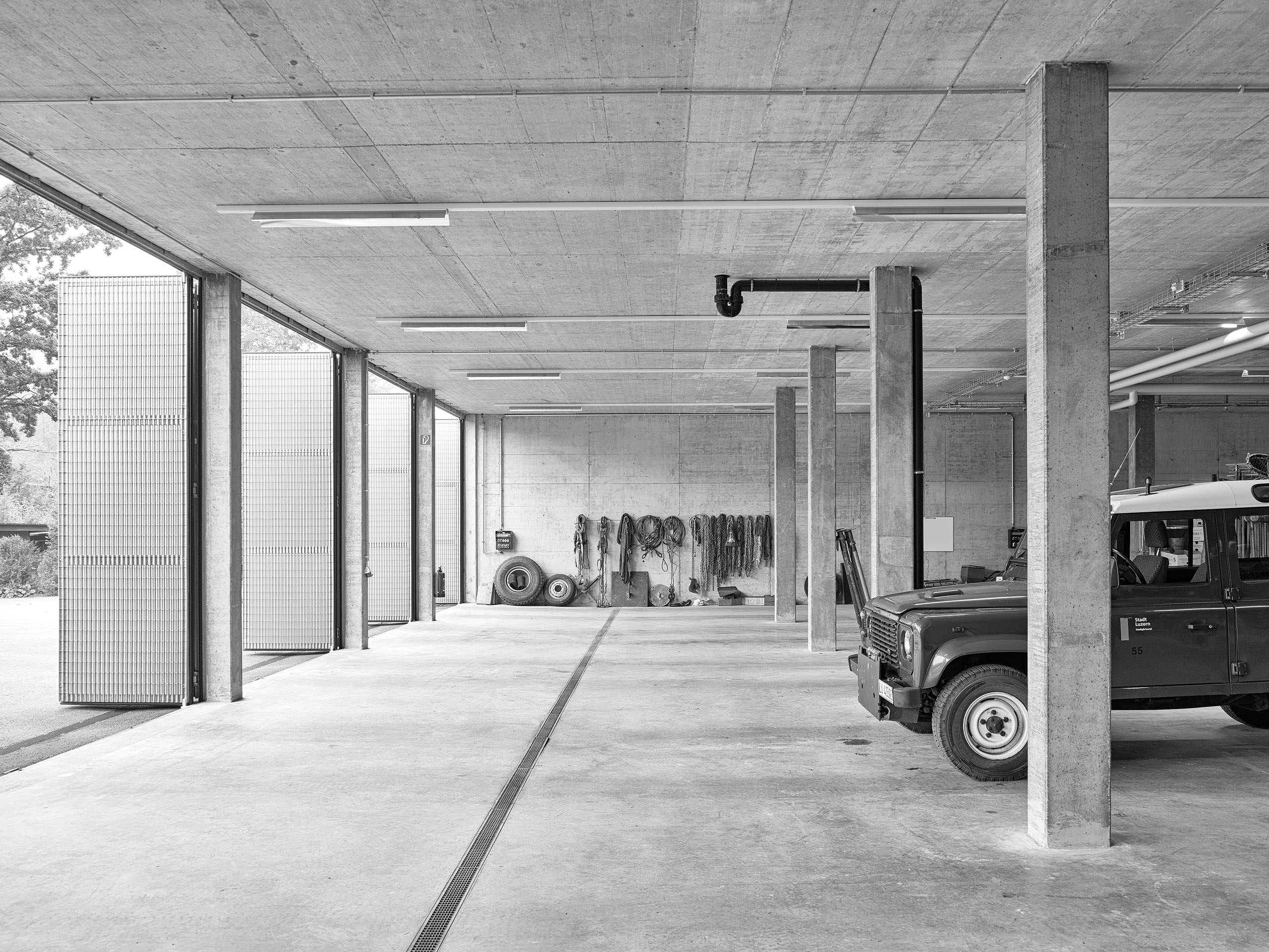 E11350 029970 BW j2560